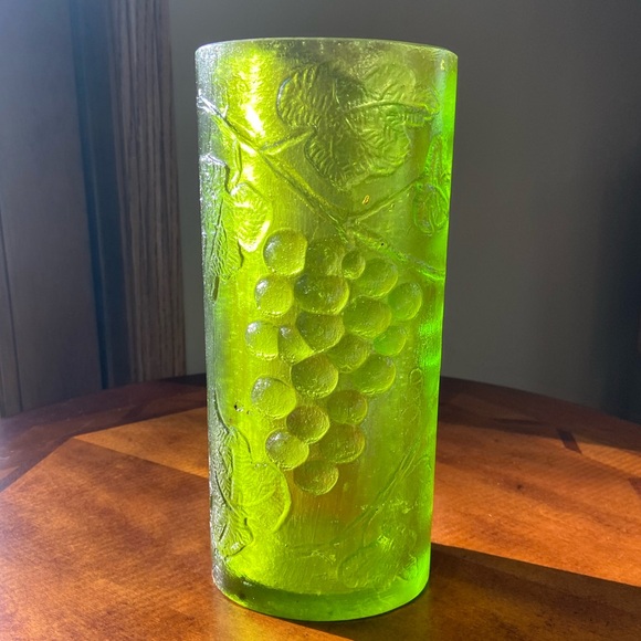 Vintage Resin Mid Century Sascha Brastoff Green Grape Themed Vase - Picture 3 of 12